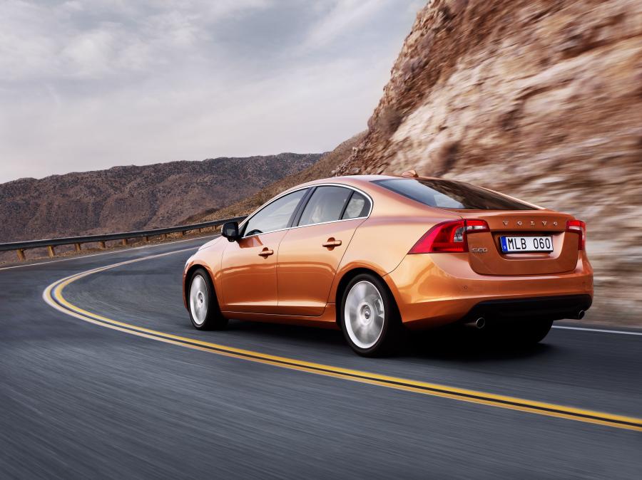  Volvo S60 2010 года  (фото 42 из 226)